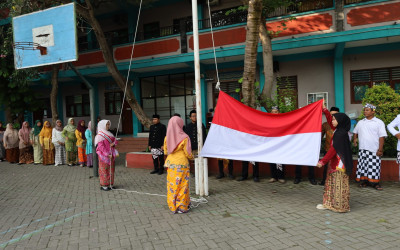 Kebaya dan Kreativitas: Kala Semangat Kartini Membara di SMP Islamic Qon